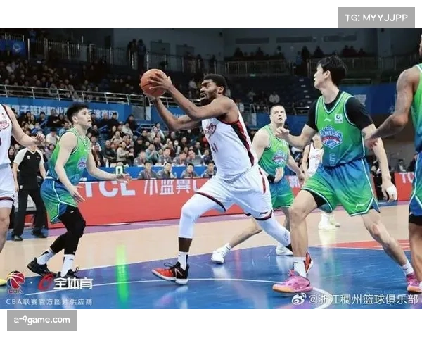 浙江队安德鲁斯以组织串联与持球突破为主，填补控场空缺